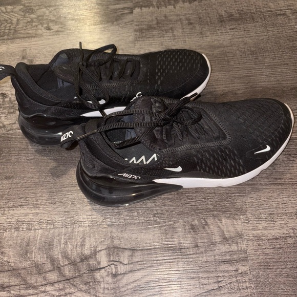 Nike Air Max 270 Black and White Sneakers - Picture 1 of 2